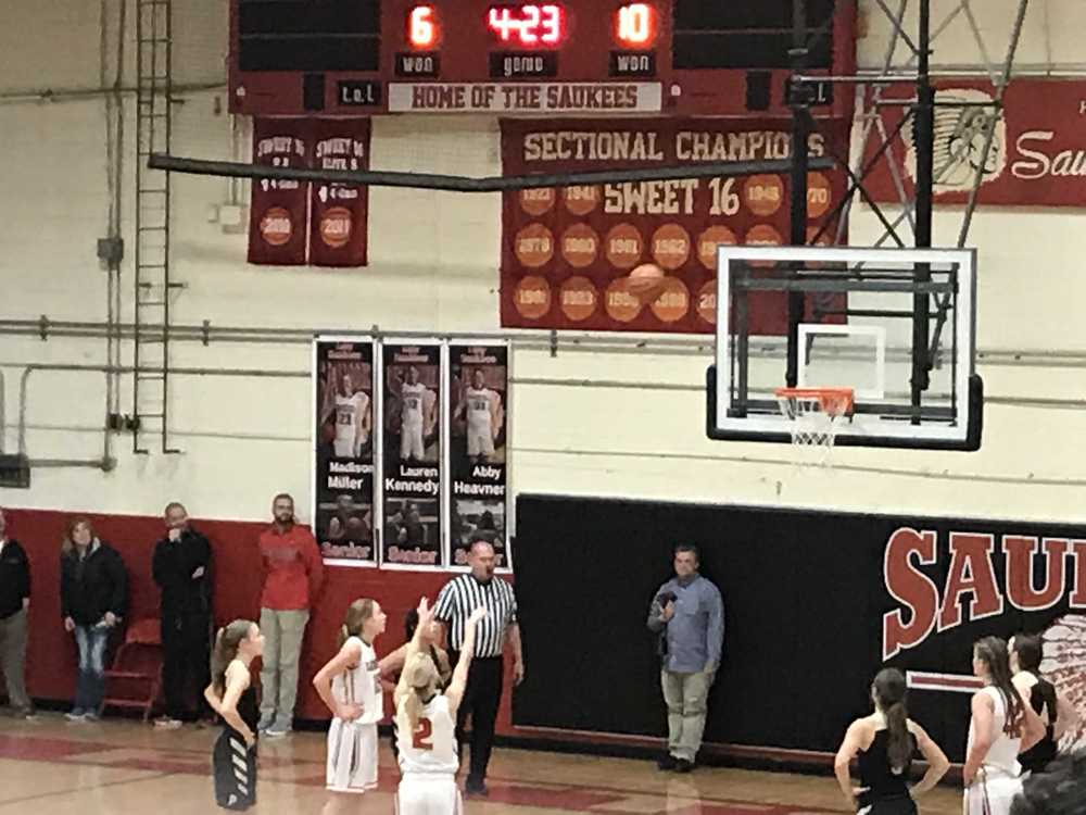 Lady Saukees Win at Senior Night